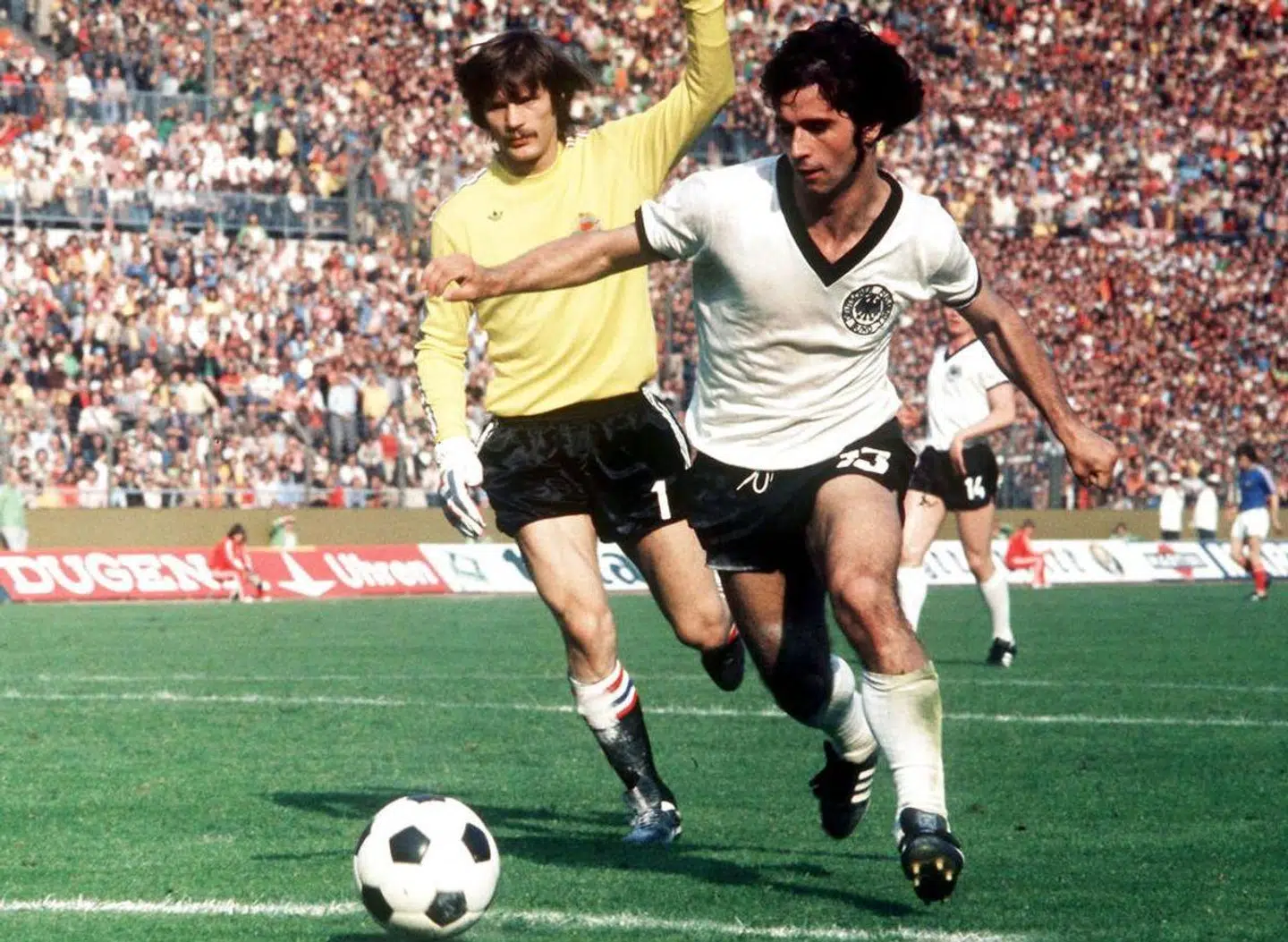 Gerd Müller i aktion for Vesttyskland under VM i 1974. Foto: Action Images / MSI