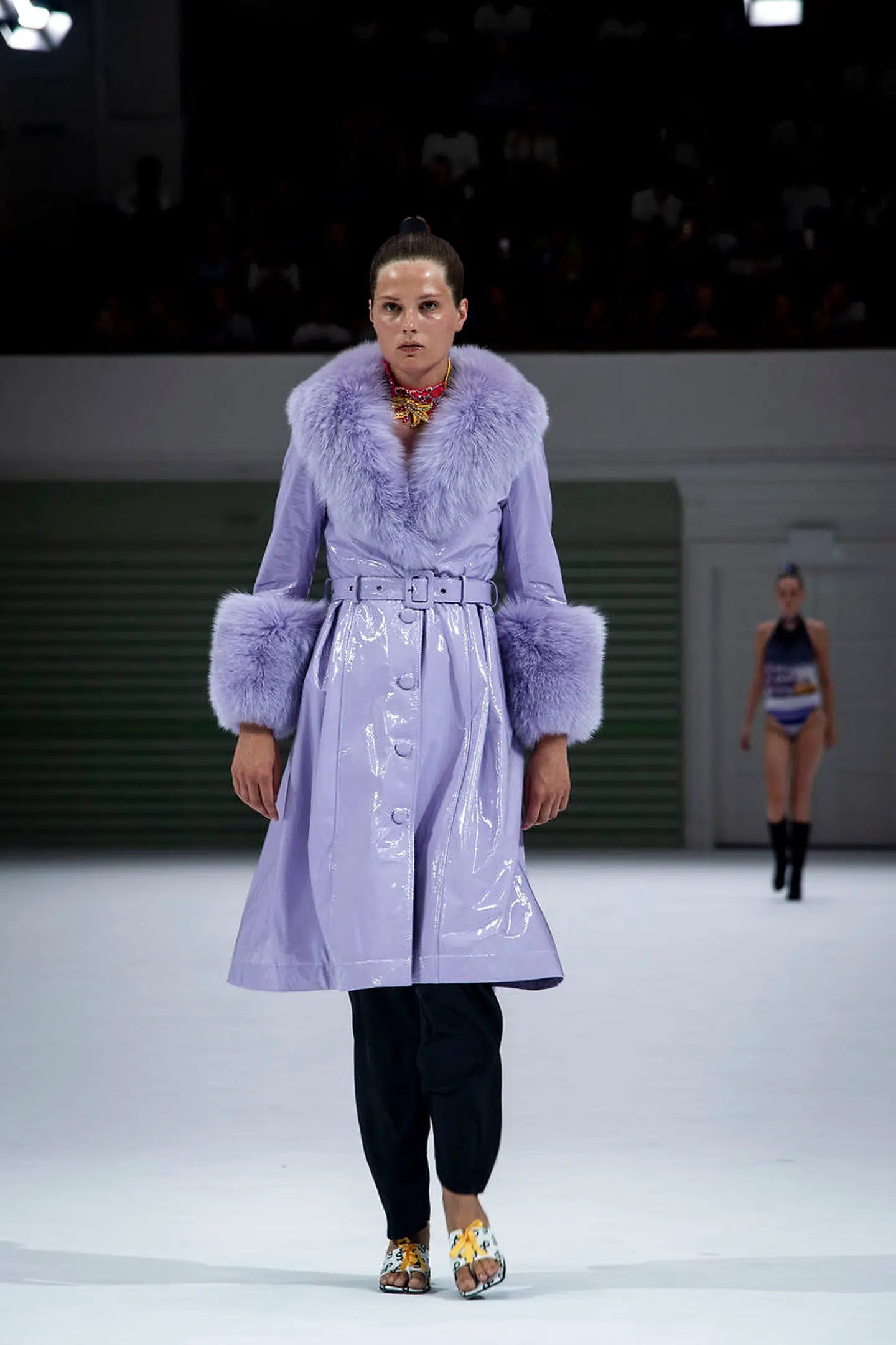 Det er blandt andet disse farverige frakker, som Saks Potts er blevet verdenskendt for.