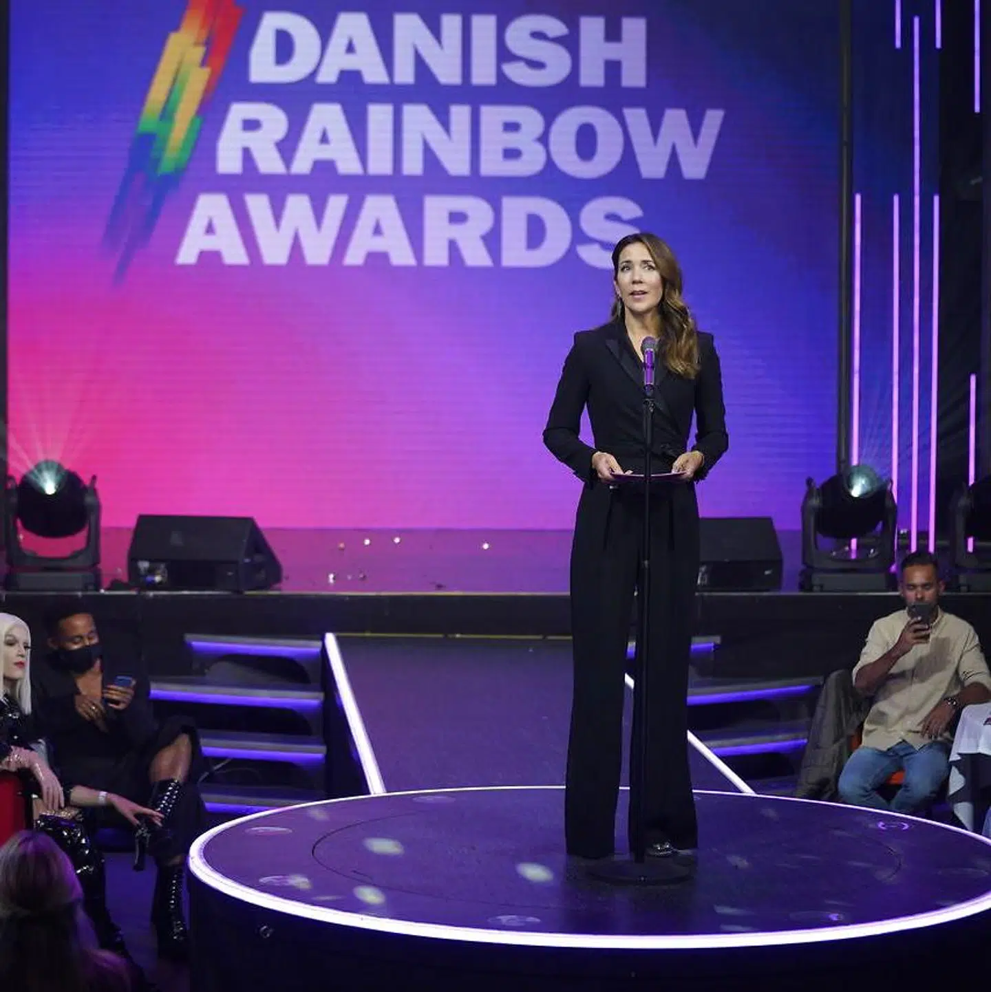 Kronprinsesse Mary på scenen under 'Danish Rainbow Awards' i 2020.