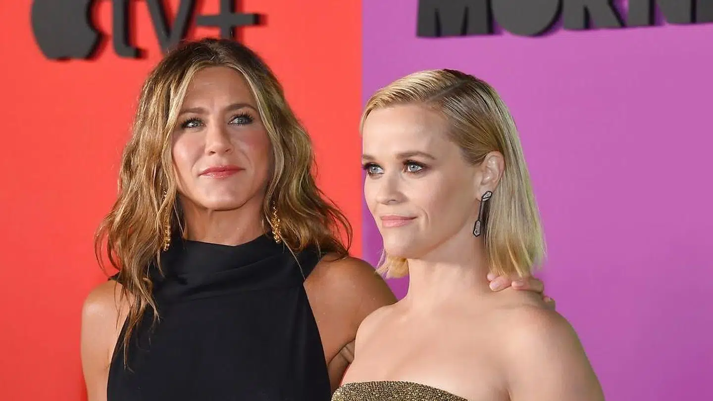 Reese Witherspoon har ansat flere kvindelige skuespillerinder gennem sit produktionsselskab - heriblandt Jennifer Aniston, som hun spiller sammen med i 'The Morning Show'.