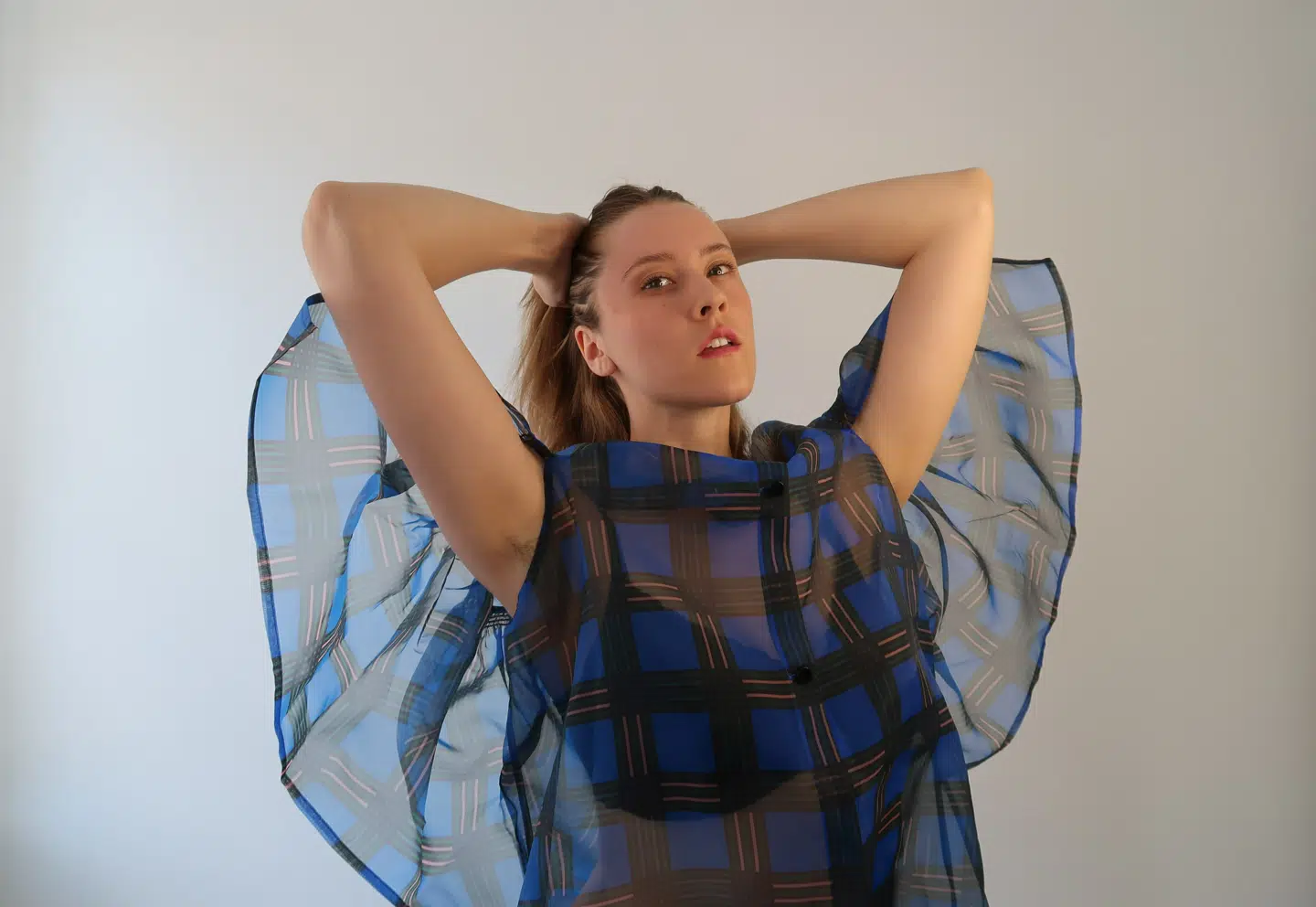 FLOR, som er Nanna Matilde Veileborg Bjelkas kunstnernavn, spiller under Word Pridens såkaldt Fluid Festival på Gammel Strand søndag 15. august.