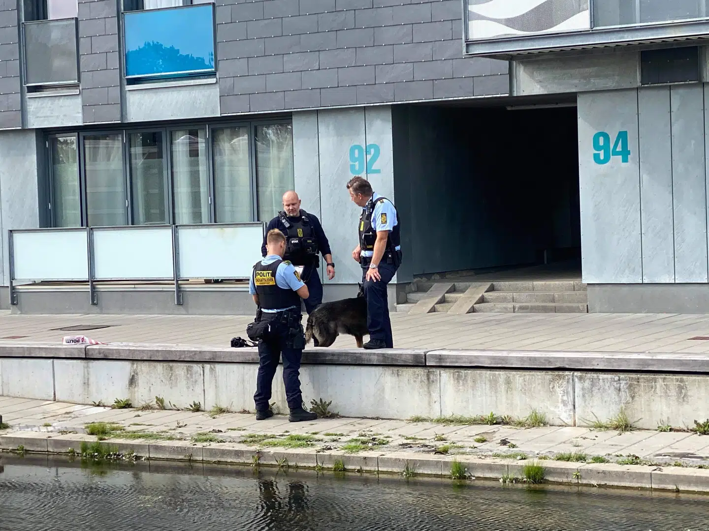 Politiet var til stede ved et overfald i Albertslund. Foto: Presse-fotos.dk