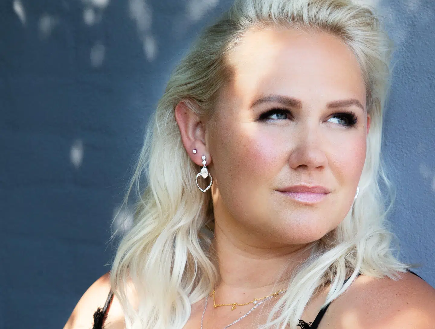 30-årige Cecilie Schmeichel har designet en smykkekollektion, der hylder de kvindelige former. Foto PR