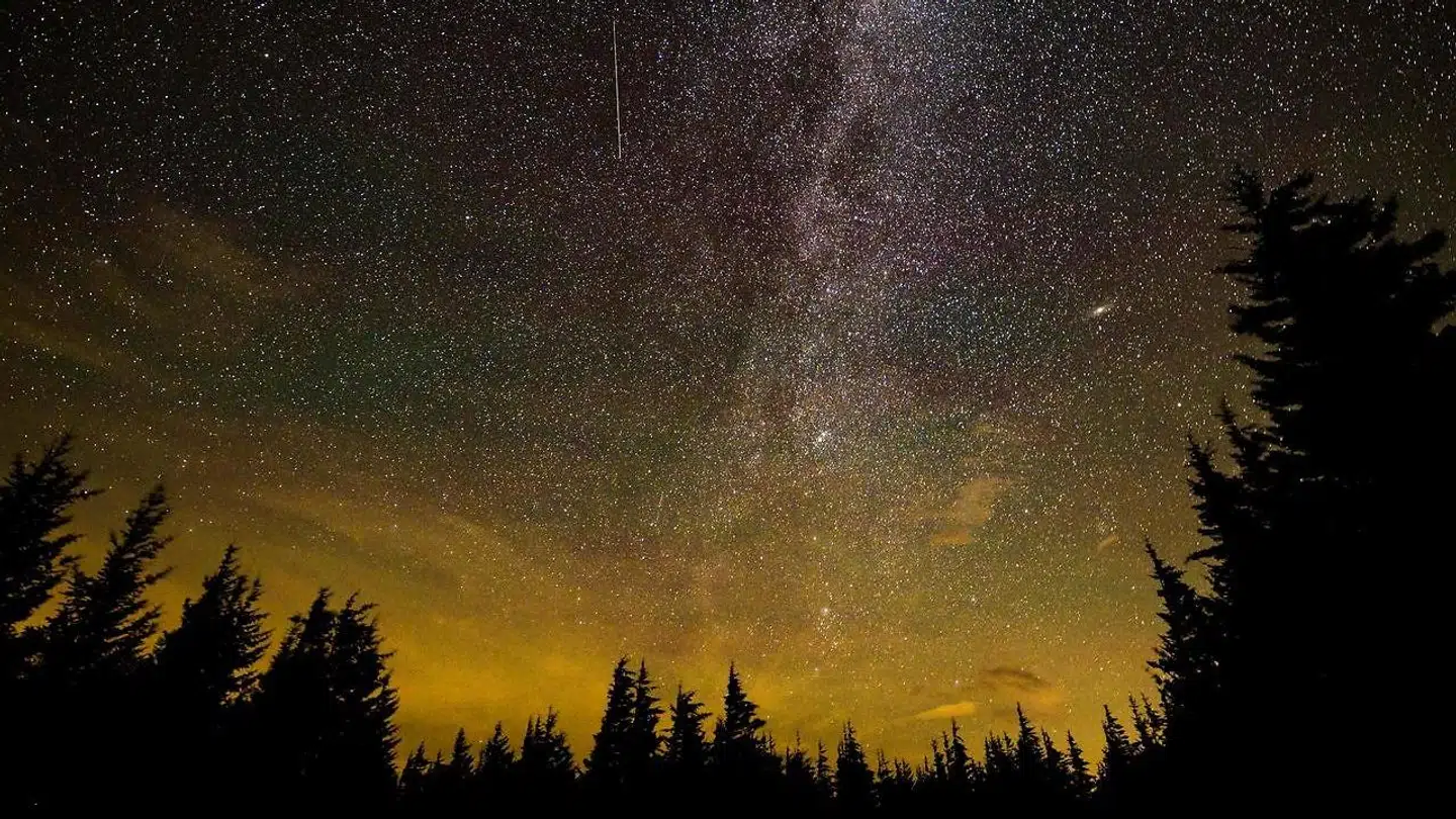 NASA har taget dette billede af meteorstormen Perseiderne 11. august. Natten mellem torsdag og fredag bliver forholdene optimale til at se de mange stjerneskud med egne øjne.