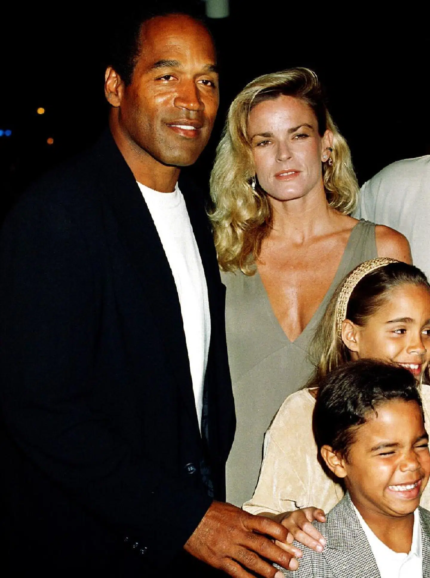 O.J. Simpson med ekskonen Nicole Simpson og deres børn.