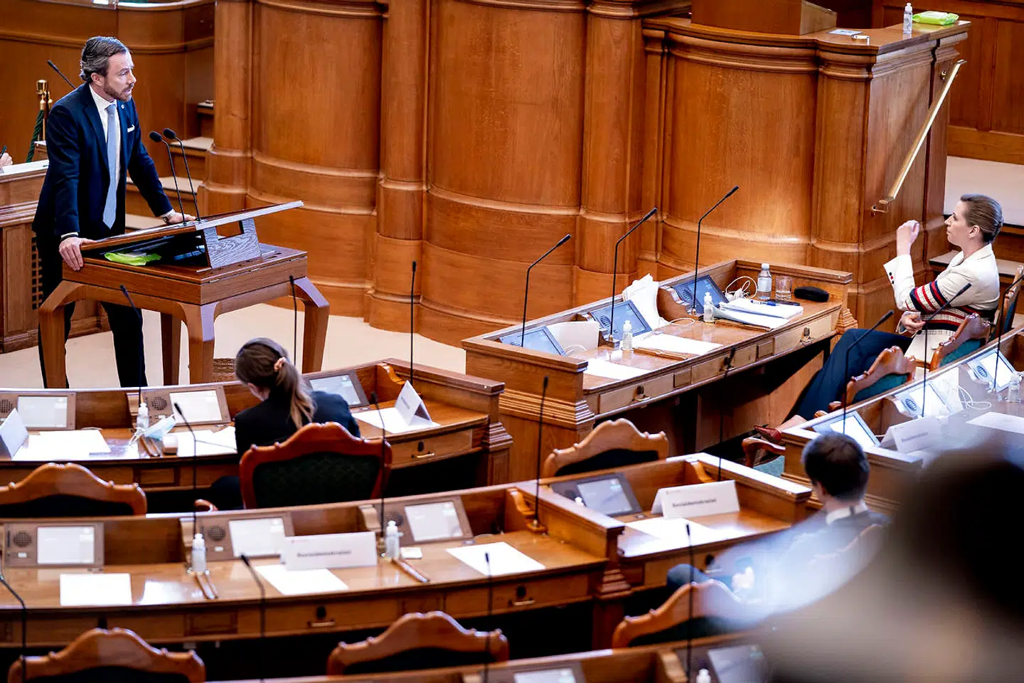 Venstres formand Jakob Ellemann-Jensen og Statsminister Mette Frederiksen under møde i folketingssalen tirsdag 16. marts 2021.