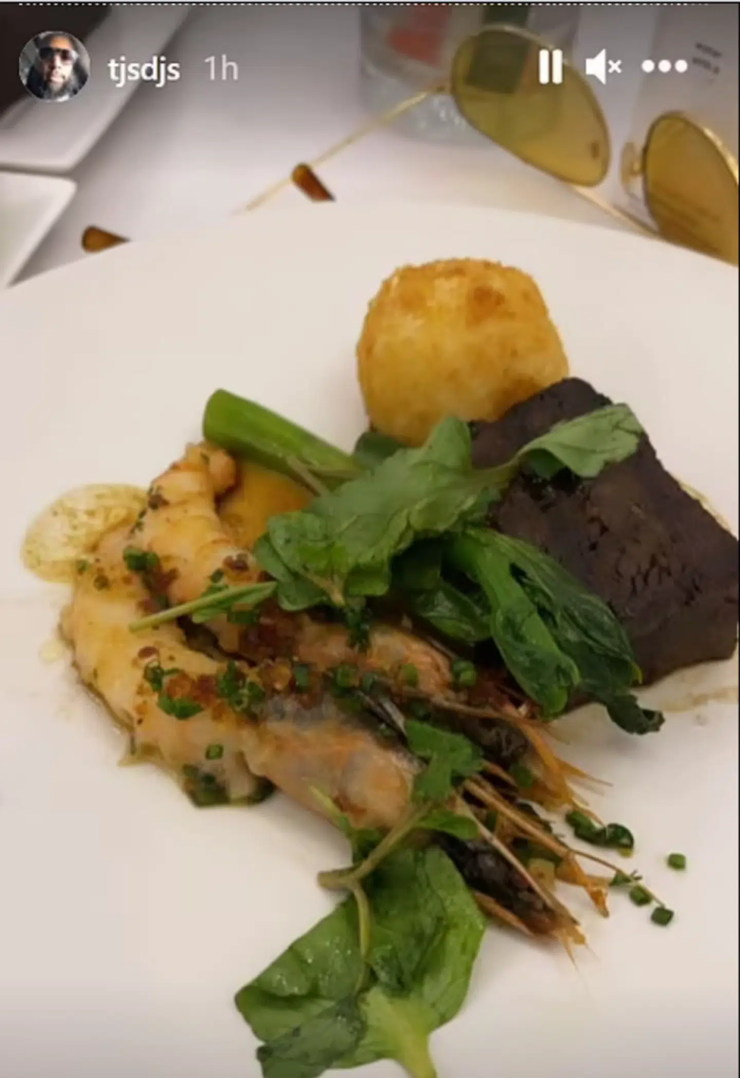 Et billede af maden fra TJ Chapmans Instagram. Billedet er siden slettet.
