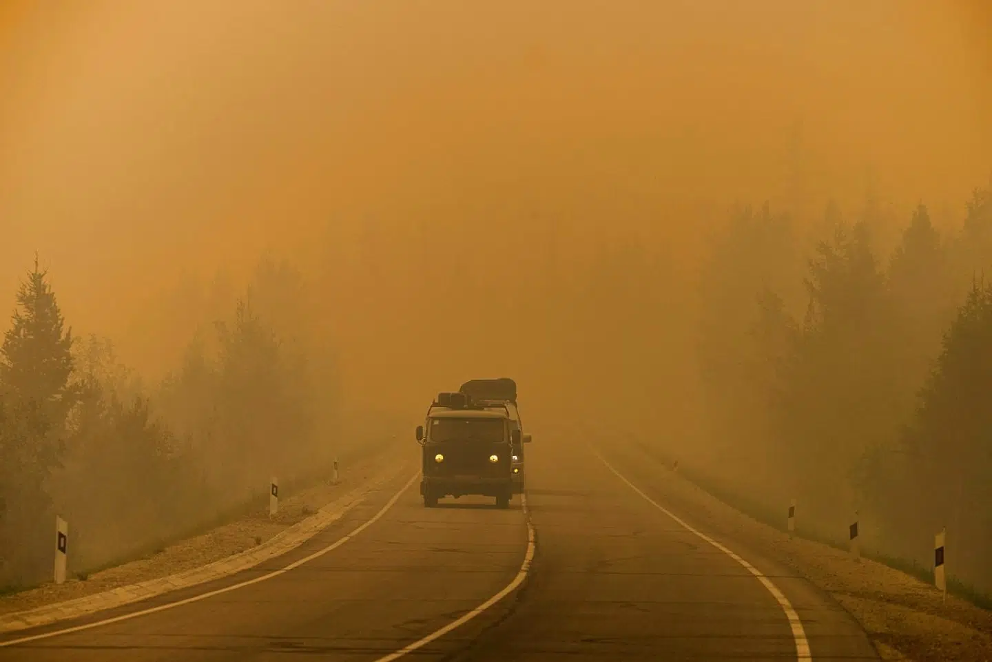 Her ses en vej mellem byerne Magaras og Yakutsk.