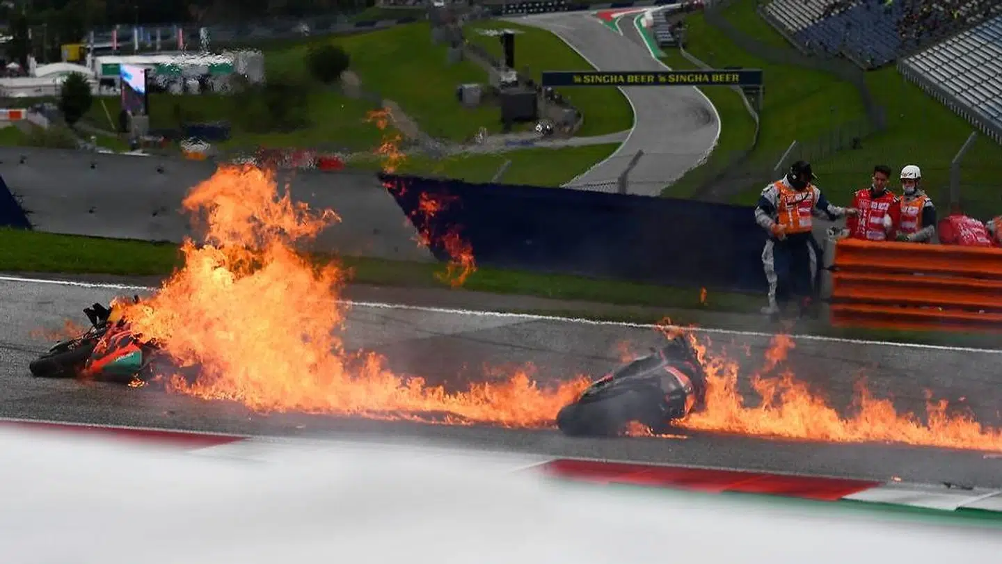 Tankerne strøg tilbage til Romain Grosjeans kæmpe ulykke i Bahrain sidste år, da Lorenzo Savadori og Dani Pedrosa styrtede i søndagens MotoGP-løb i Østrig.