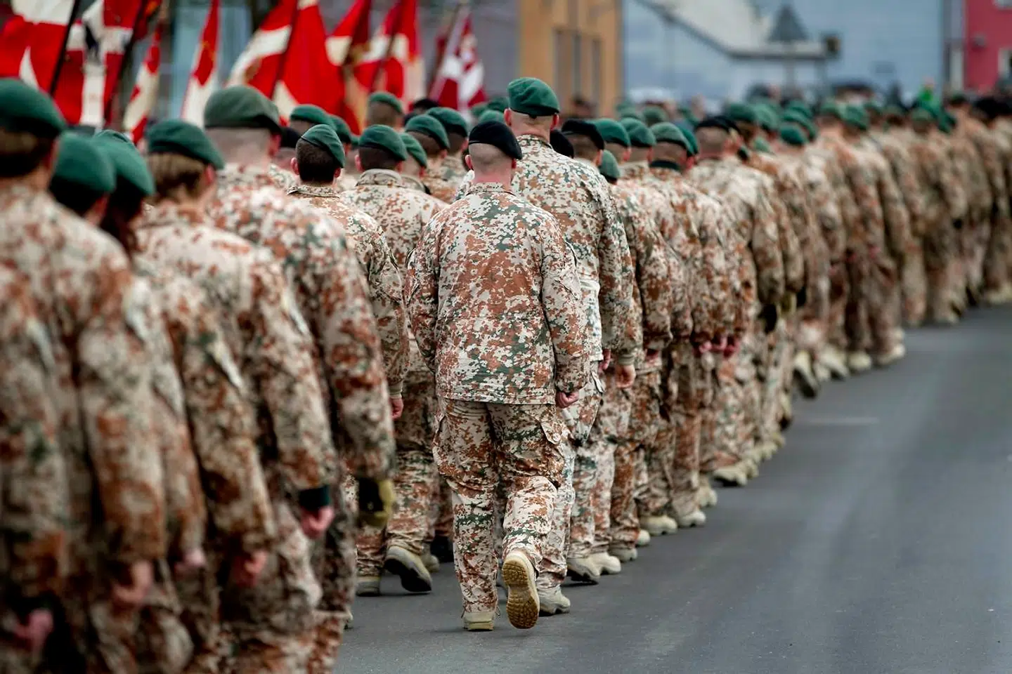 RB PLUS, 03/11/2016, kl. 09.04: Færre selvmord hos veteraner end vi tror Det er en myte, at der er flere selvmord blandt krigsveteraner end andre, siger ny stor undersøgelse. Men veteranforening kalder rapporten bestillingsarbejde. RB PLUS Ekssoldater med krigstraumer behøver hjælp- - ARKIVFOTO 2014 af veteranparade i Holstebro- - Se RB 20/8 2016 14.53. Når mikrofonerne slukker, glemmer politikere deres løfter om hjælp til krigsveteraner, mener Veteranalliancen. (Foto: Morten Stricker/Scanpix 2013)
