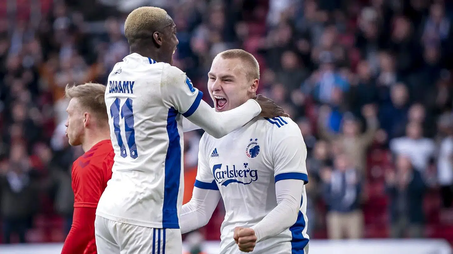 22-årige Victor Nelsson sammen med holdkammeraten Mohamed Daramy.