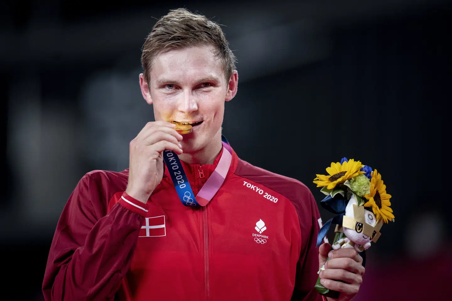 Viktor Axelsen vandt i begyndelsen af ugen guld i herresingle. Danmark endte med tre guldmedaljer ved OL. De to andre gik til sejleren Anne-Marie Rindom og banerytterne Michael Mørkøv og Lasse Norman Hansen i parløb.