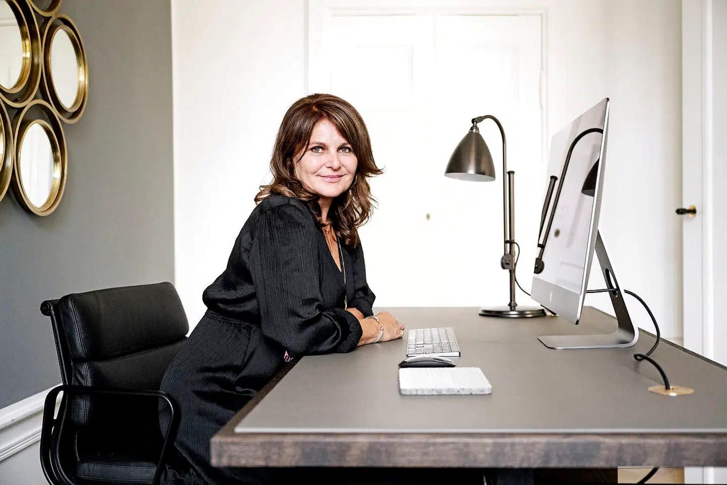 Selvom hun primært skriver sine krimier i sit sommerhus, har Sara Blædel selvfølgelig også indrettet et skriveværksted i den nye lejlighed.