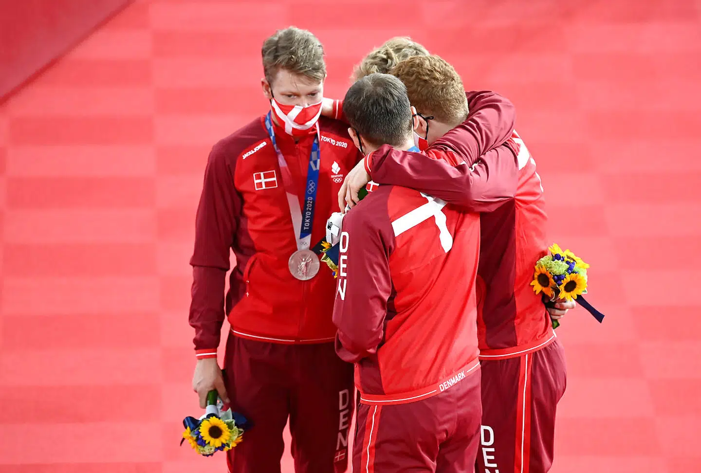 Danmark vinder sølv. Men holdet bag var knuste over det glippede guld.