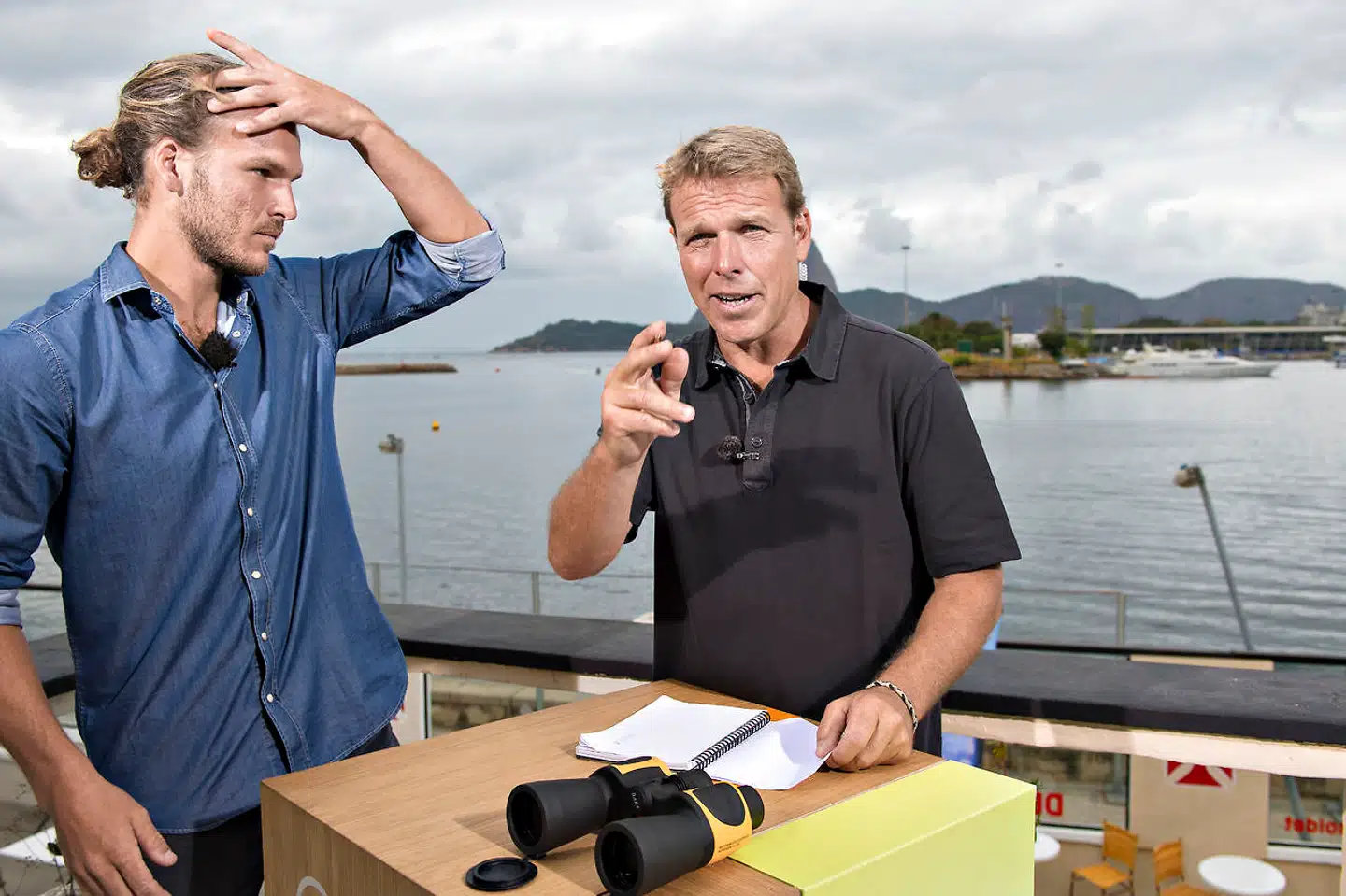 Mikkel Beha Erichsen (th.) og sønnen Emil Midé Erichsen er begge medvirkende og drivkraften bag TV 2s populære tv-program »Kurs mod fjerne kyster«. Det program har nu fået en version med udgangspunkt i Danmark under titlen »Kurs mod danske kyster«.