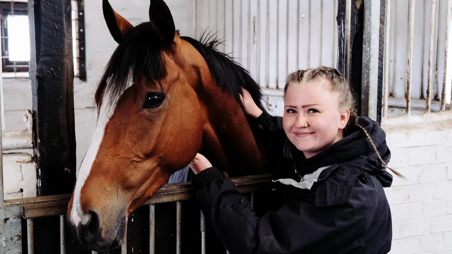 I år er 'Den unge landmand' den 21-årige fynbo Karoline.