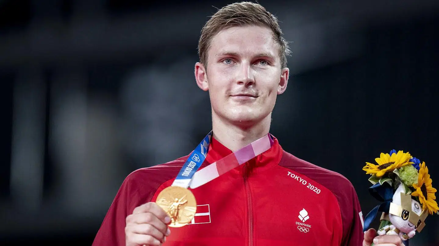 Viktor Axelsen vinder guld mod Chen Long i badminton finale til OL i Tokyo, mandag den 2 august 2021. (Foto: Liselotte Sabroe/Ritzau Scanpix)