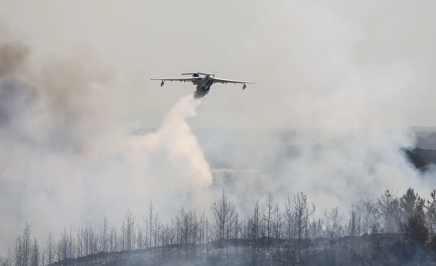 Tyrkiske myndigheder har i flere dage sat massivt ind for at bekæmpe brandene.