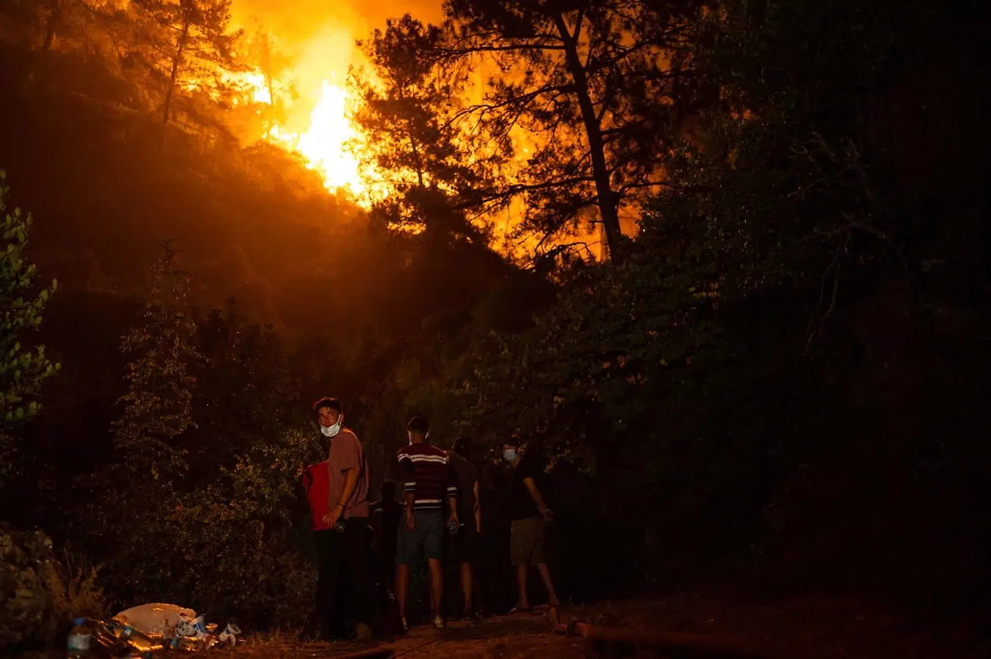 Ilden har nået flere populære turistdestinationer. Blandt andet Marmaris, hvor ilden forsat brænder