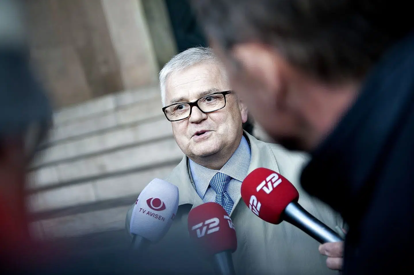 Advokat Anders Hvass, forsvarer for Jacob Winther, udtaler sig til pressen foran byretten 21. oktober 2010.