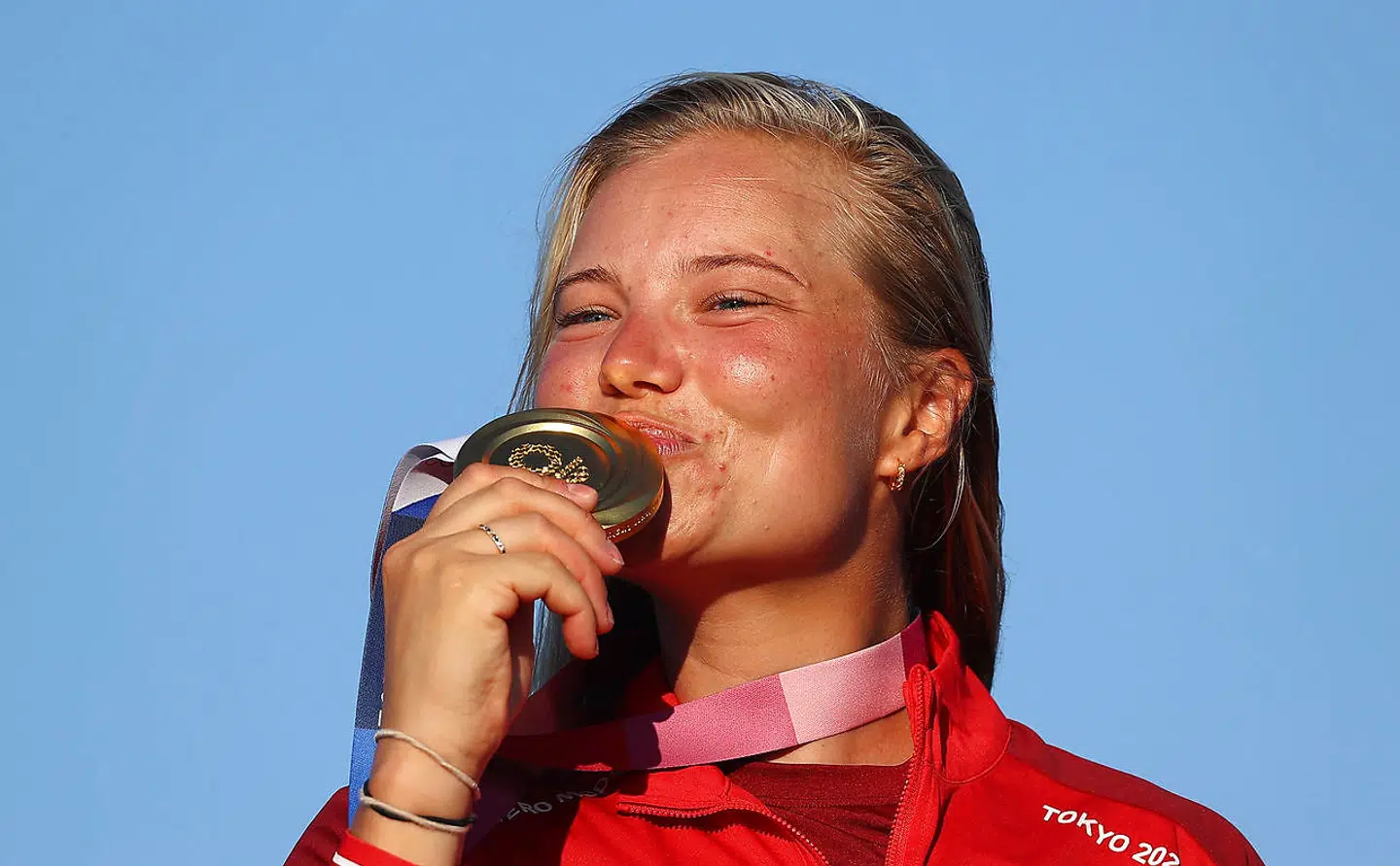 Guldvinder Anne-Marie Rindom på podiet (REUTERS/Carlos Barria)