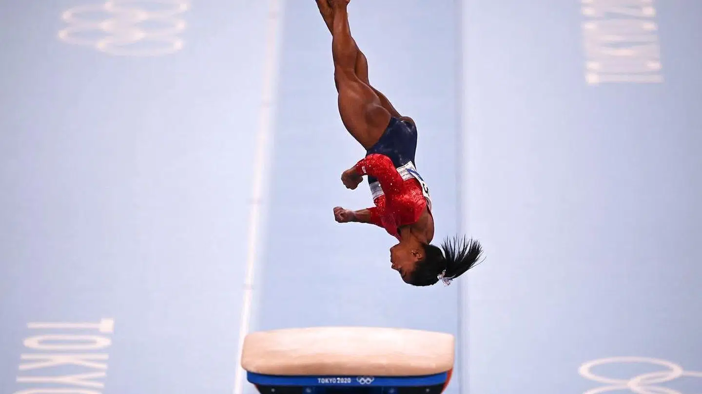 Det gik galt, da Biles skulle over bukken.