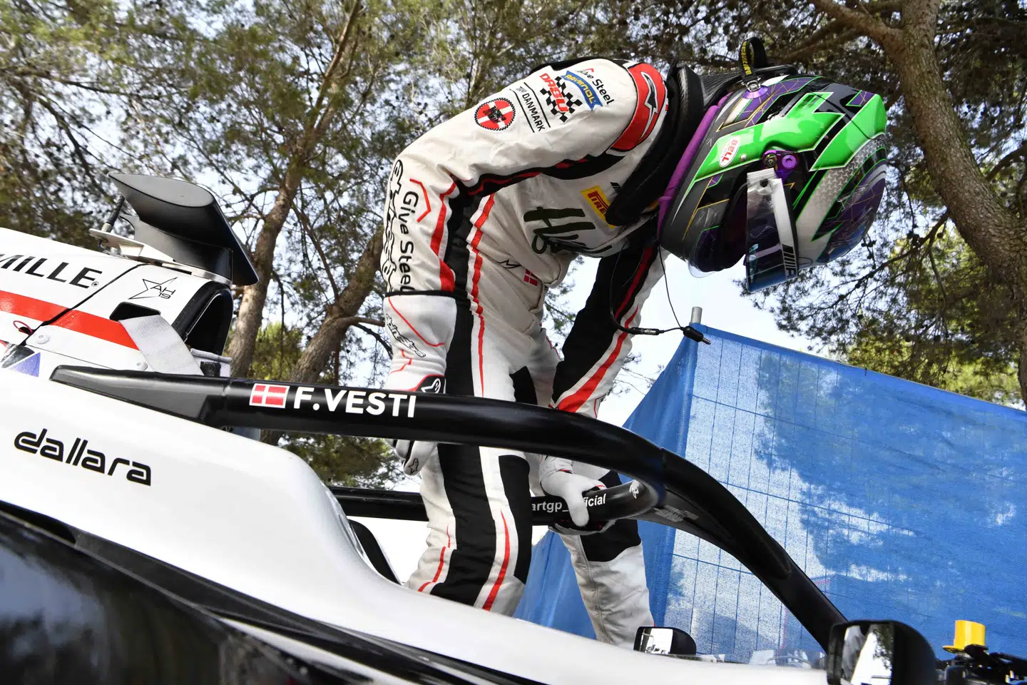 Frederik Vesti ligger inden weekendens løb i Ungarn på den samlede andenplads i Formel 2-mesterskabet.