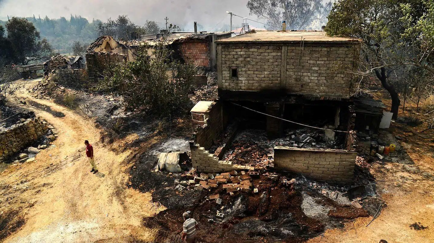 Flere har mistet deres huse under brandene.