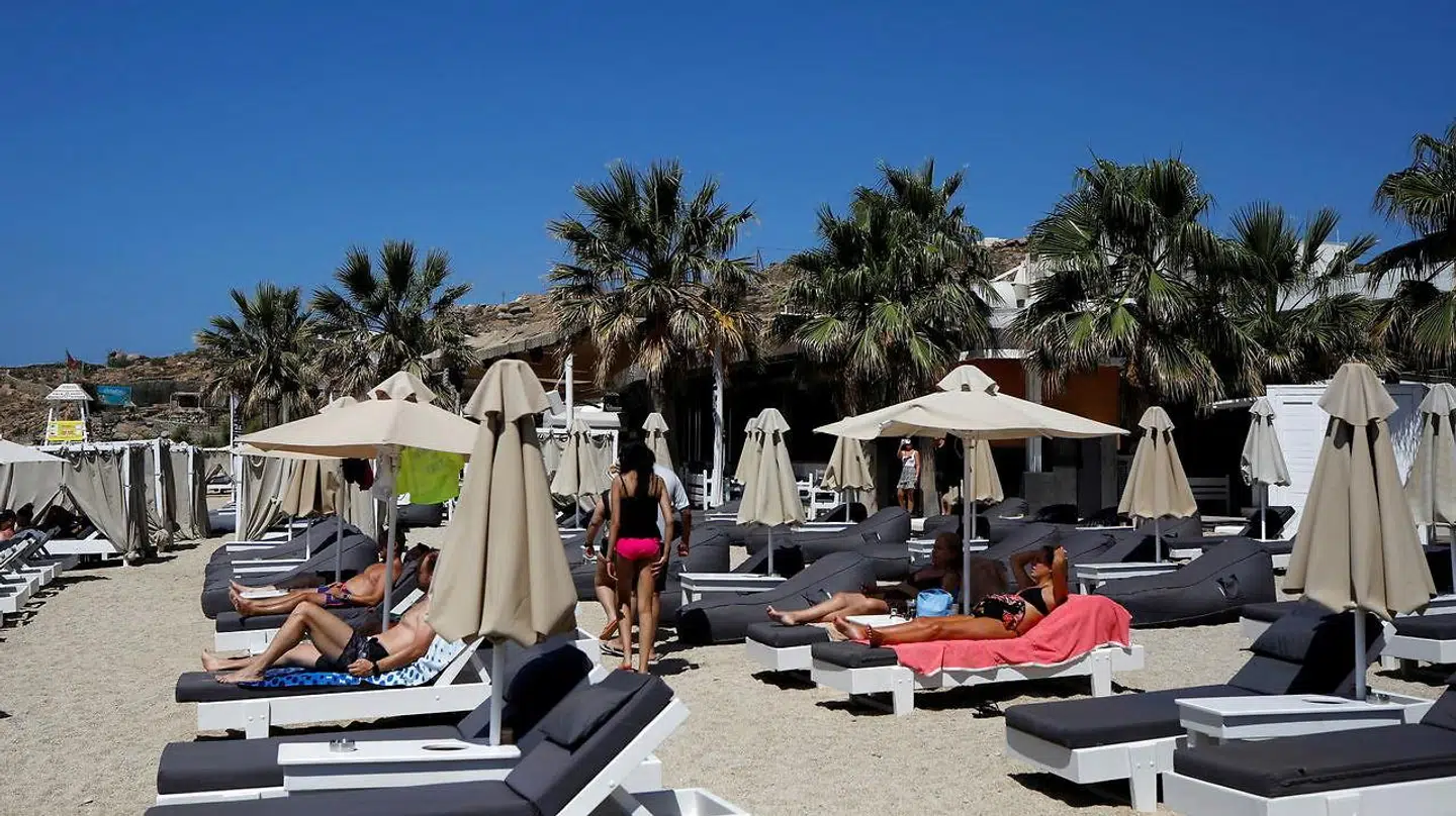 En lang række græske ferieøer er nu markeret som mørkerøde.