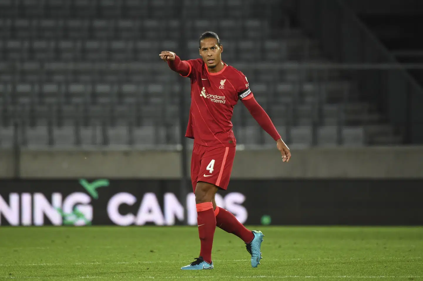 Efter at have siddet ude med en knæskade siden oktober sidste år var Virgil van Dijk torsdag tilbage på grønsværen for Liverpool. Sebastian R''ppold/Ritzau Scanpix