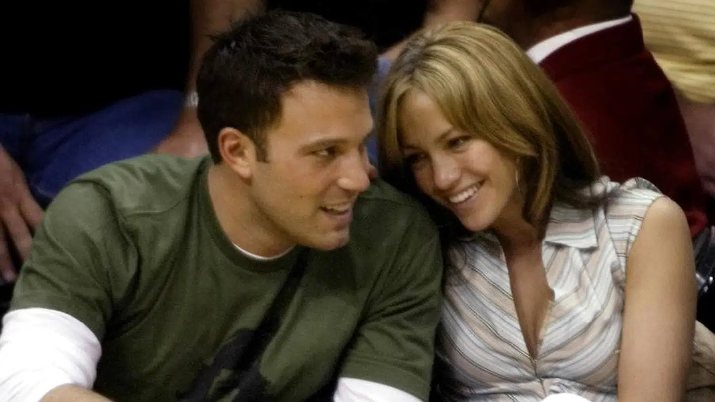 Arkivfoto af Jennifer Lopez og Ben Affleck til en basketballkamp i 2003.