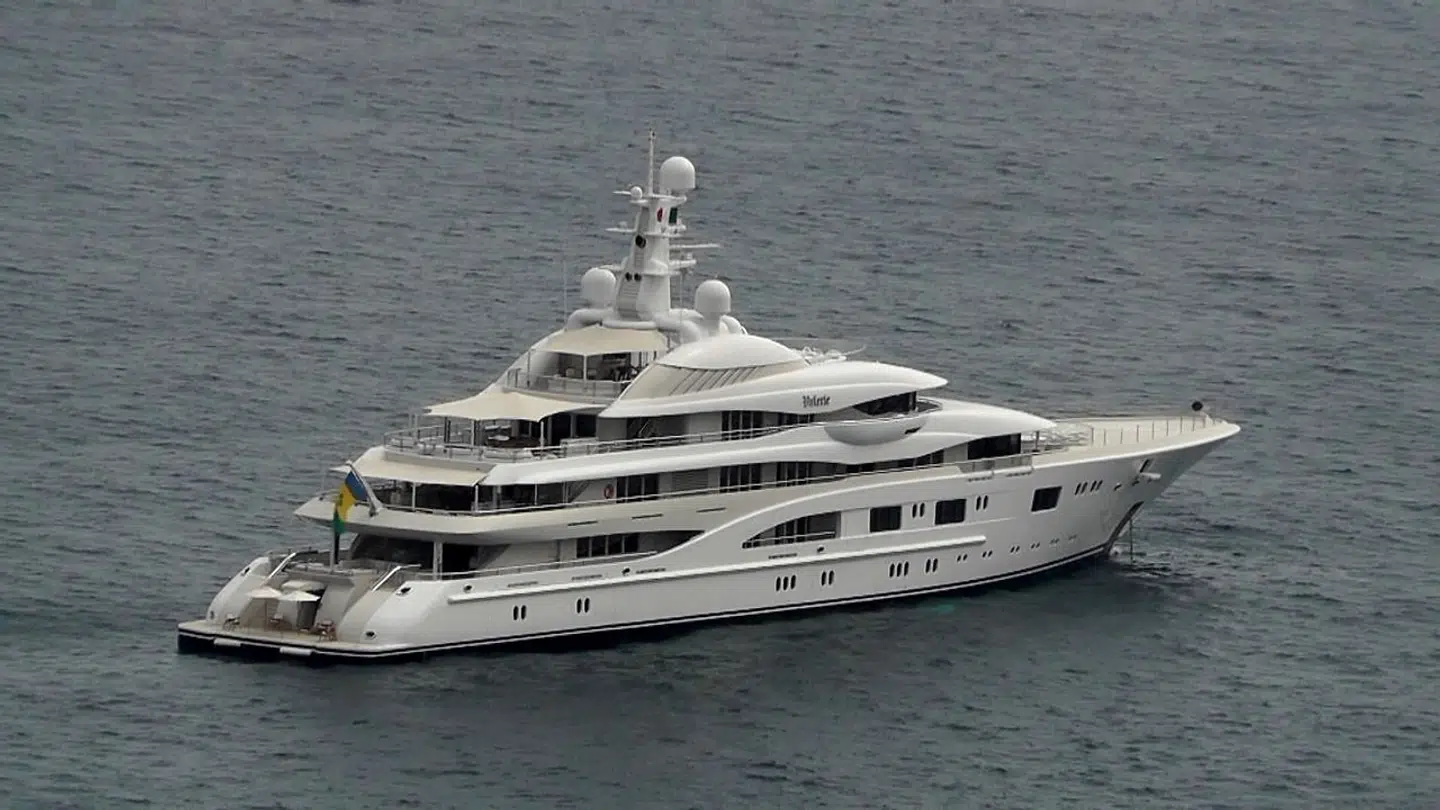 epa09373727 The luxury yacht 'Valerie' aboard which US singer/actress Jennifer Lopez and US actor/director Ben Affleck arrived in Capri, near Naples, Italy, 28 July 2021. The coupleis on holiday on the island. EPA/Giuseppe Catuogno