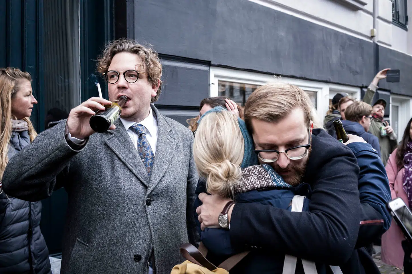 Faste lyttere af 'Den Korte Radioavis' mødte op foran Radio24syv under sidste udsendelse i 2019.