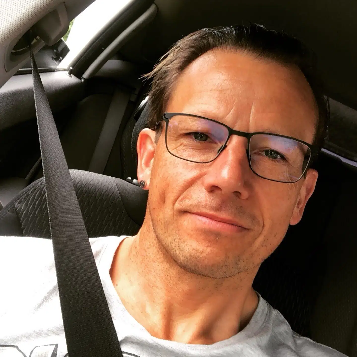 Kim Mulvad risikerer at miste forældremyndigheden over sine børn, da hans kone har søgt om fuld forældremyndighed, så børnenes ønske om at blive vaccineret mod corona kan opfyldes.