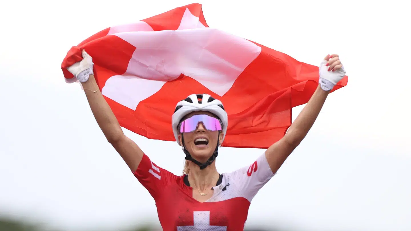 Jolanda Neff er ny olympisk mester i mountainbike efter en schweizisk magtdemonstration.