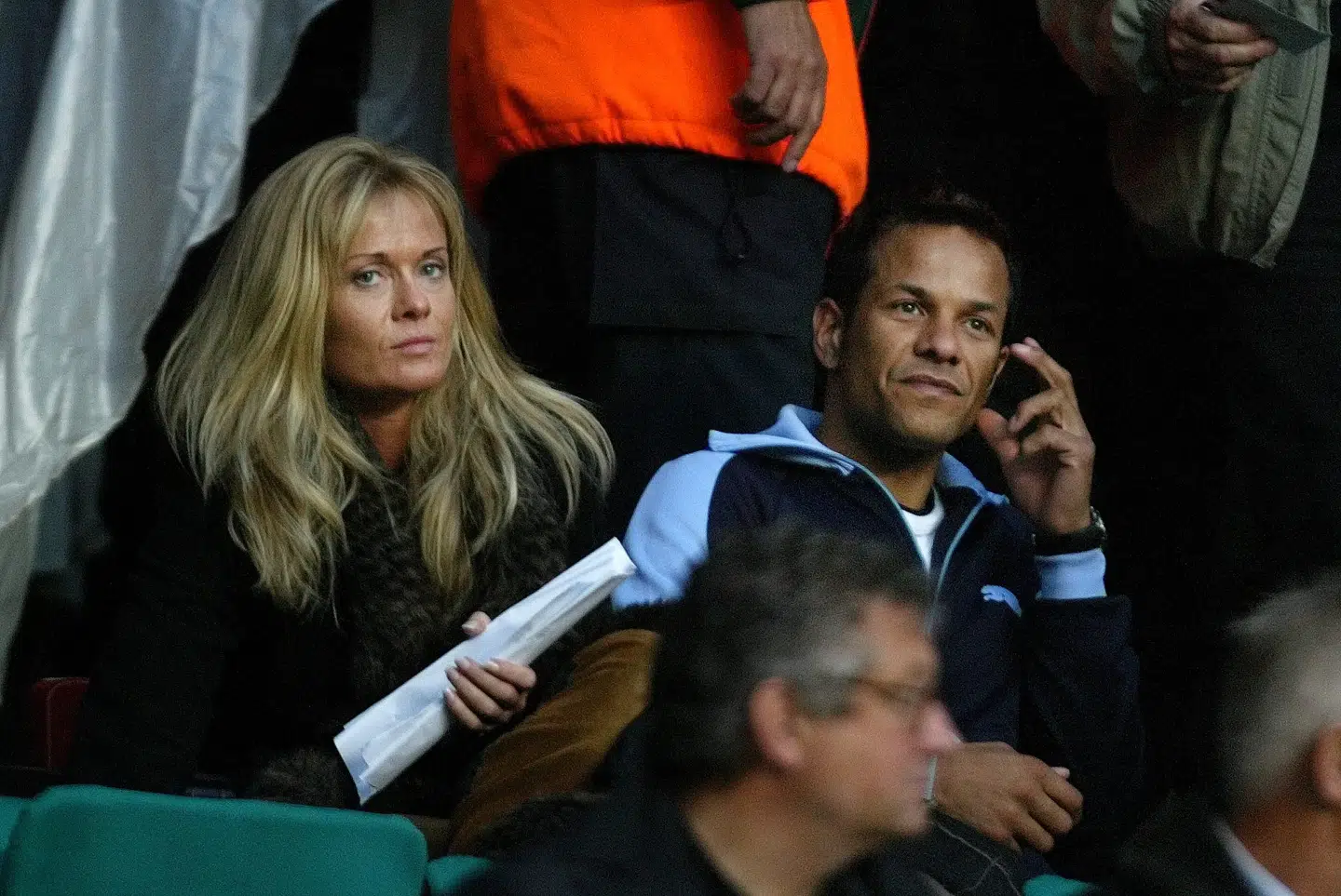 I 2003 var Birgit Aaby kæreste med racerkører Jason Watt. Her ses parret til fodboldkamp i Parken.