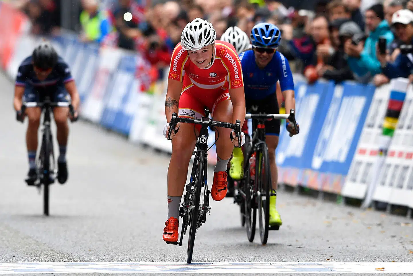 Silver medalist Emma Cecilie Norsgaard Jorgensen of Denmark (C) and bronze medalist Letizia Paternoster of Italy (R) cross the finish line after the UCI Cycling Road World Championships Women Junior Road Race in Bergen, on September 22, 2017. / AFP PHOTO / Jonathan NACKSTRAND