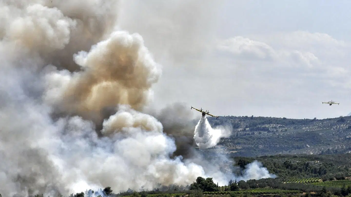 Lige nu brænder det også i Grækenland.