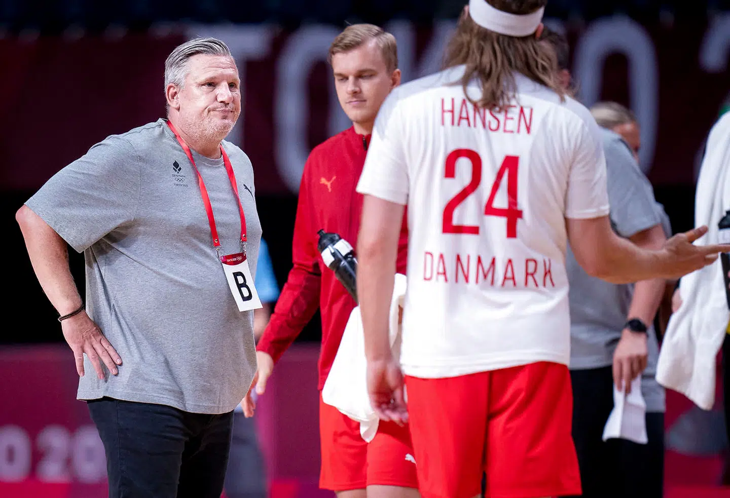 Landstræner Nikolaj Jacobsen og Mikkel Hansen under håndboldkampen mellem Danmark-Japan på Yoyogi National Stadium i Tokyo, lødag den 24 juli 2021. (Foto: Liselotte Sabroe/Ritzau Scanpix)