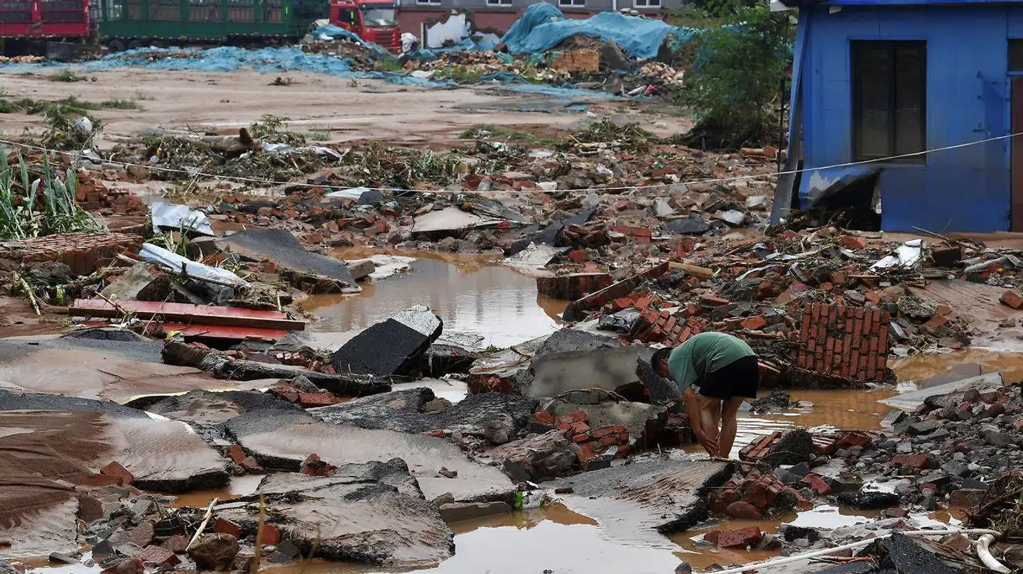 Huse er jævnet med jorden.