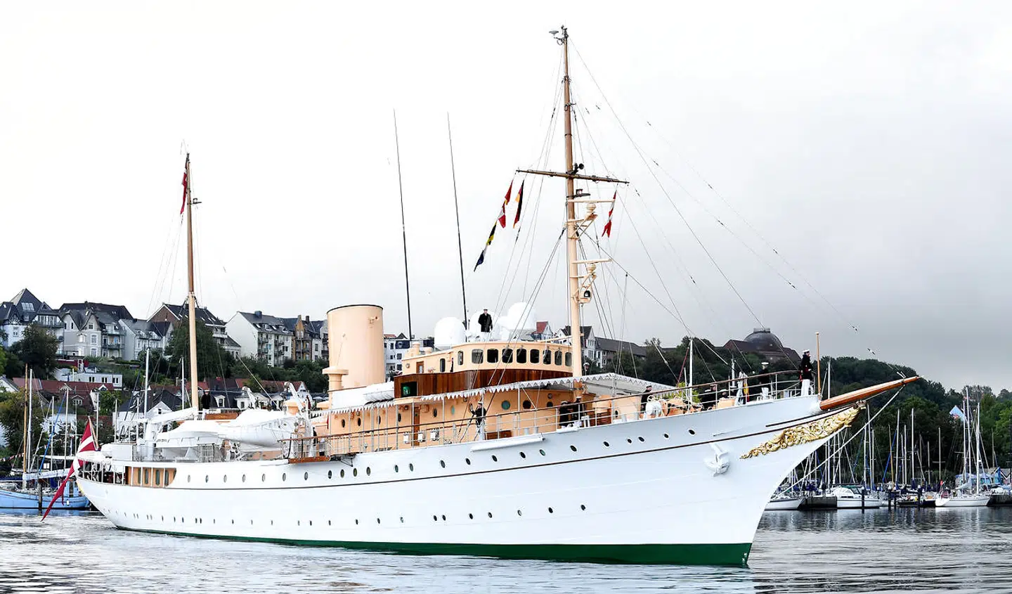 Kongeskibet 'Dannebrog' under et besøg i Flensborg.