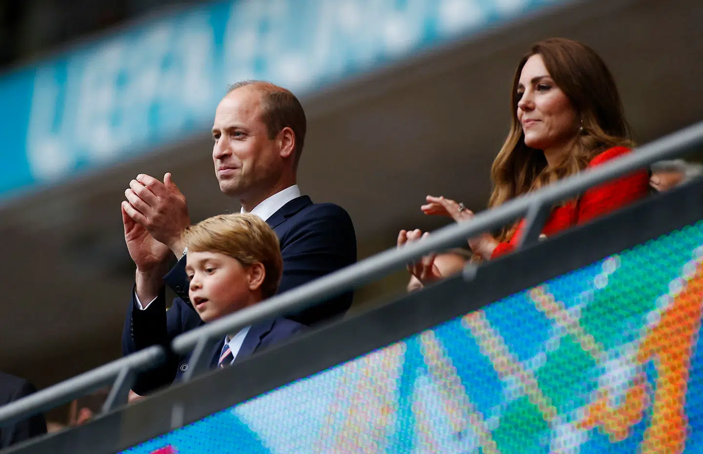 Prins George med sine forældre, prins William og hertuginde Kate til EM-kampen mellem England og Tyskland 29. juni 2021.