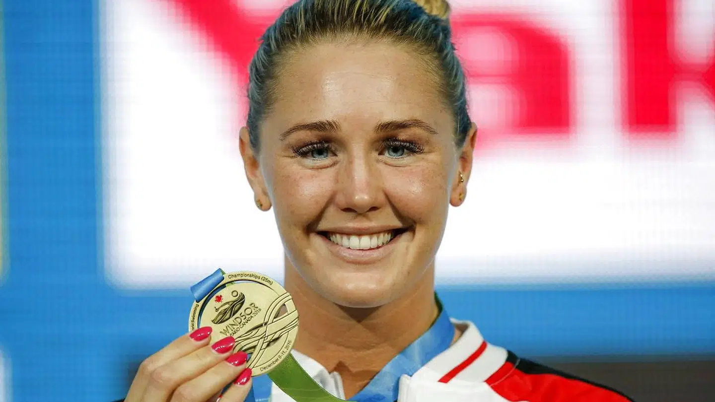 Jeanette Ottesen med en af sine mange medaljer.