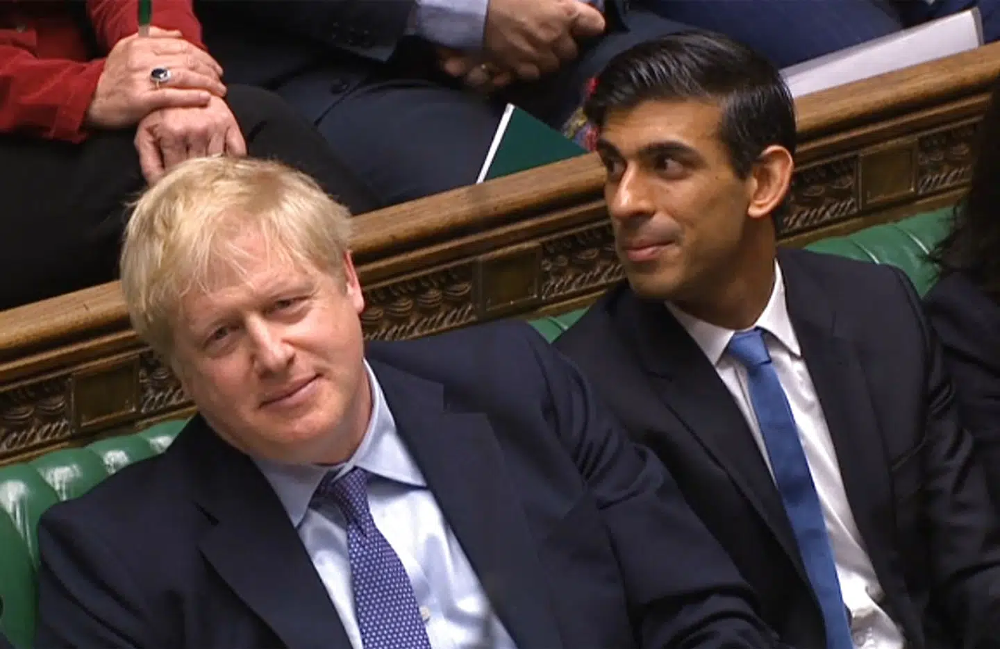 Både Boris Johnson og finansminister Rishi Sunak er gpet i selvisloation. det samme er oppositionsleder Keir Starmer.