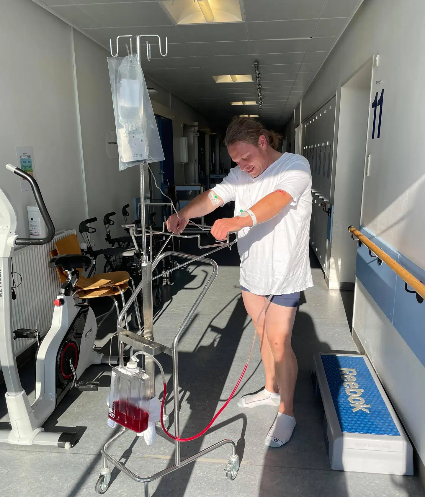 Thomas på Odense Universitetshospital. Taget tre tage efter uheldet.