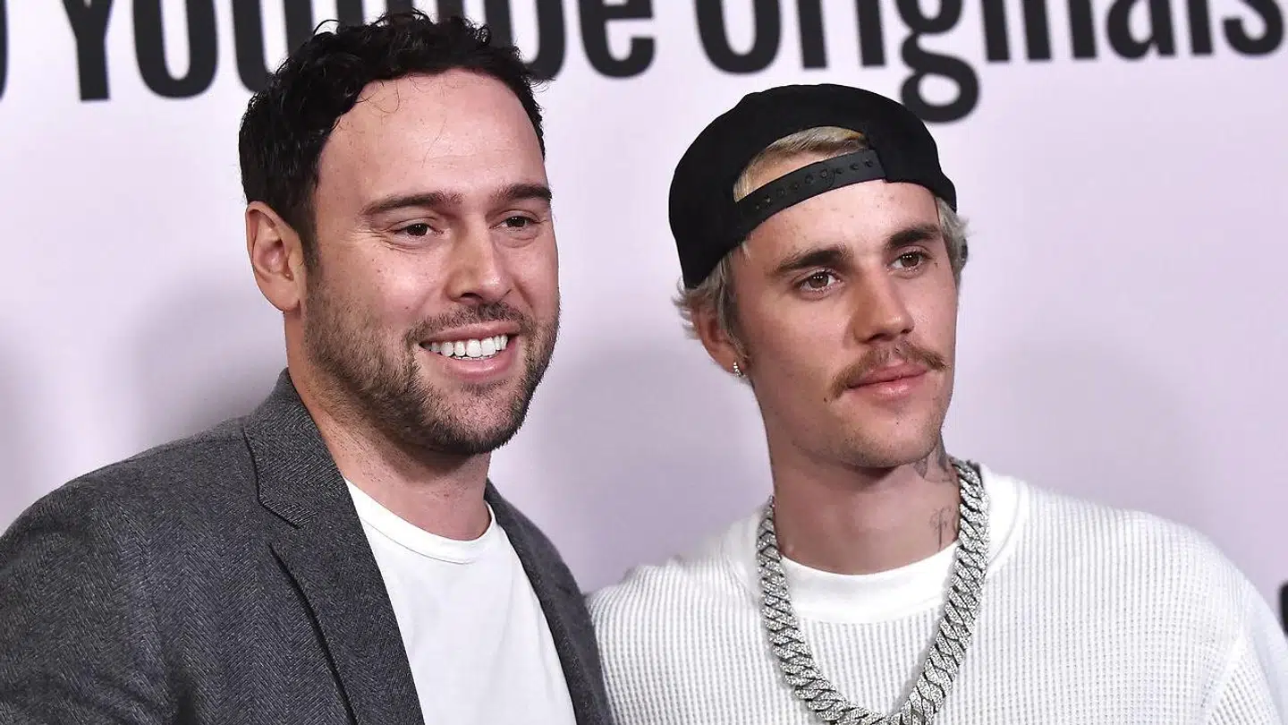 Scooter Braun sammen med Justin Bieber.