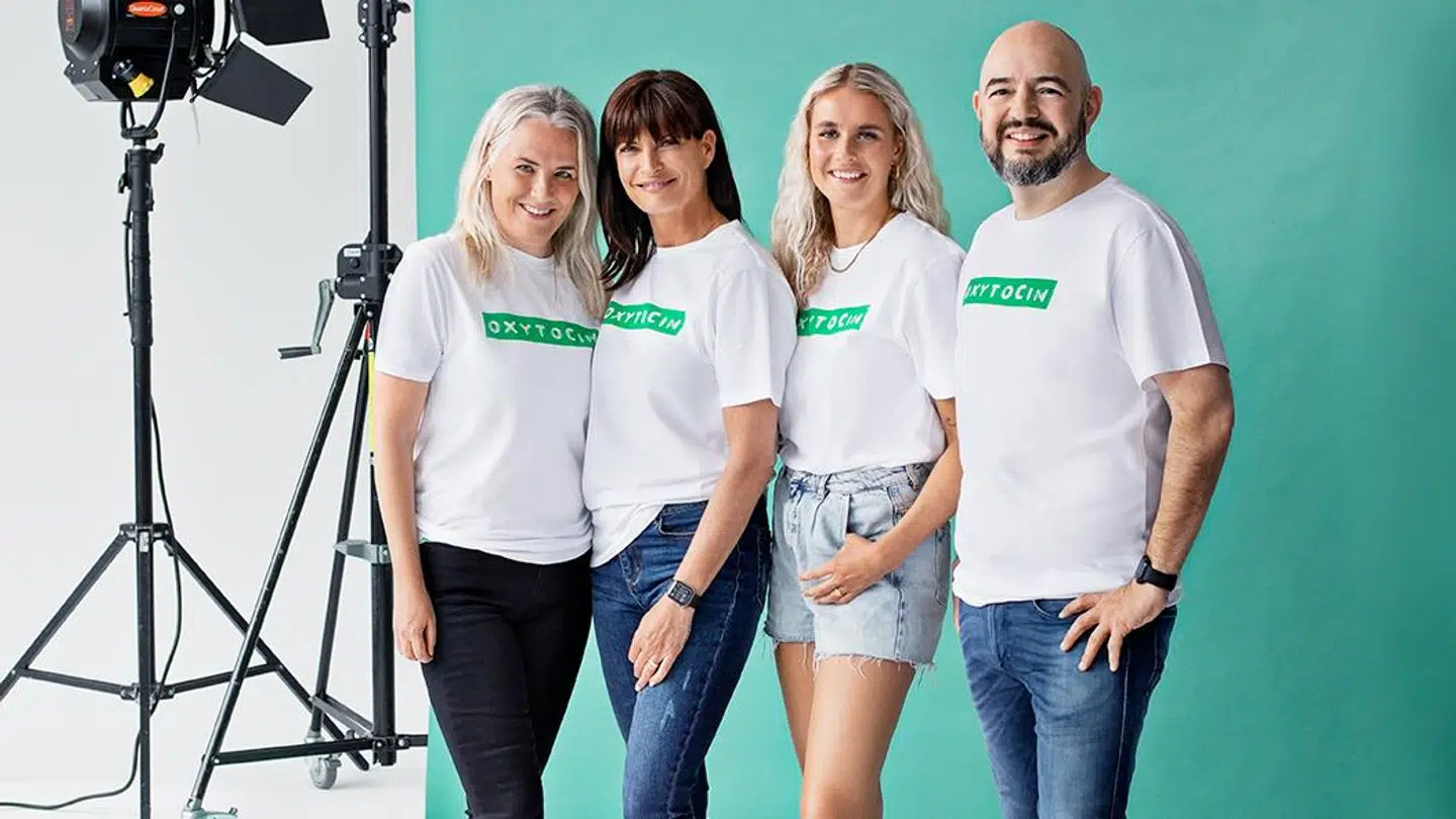 Mai-Britt Vingsøe og resten af NOVA-holdet, der har designet t-shirten for Muskelsvindfonden.