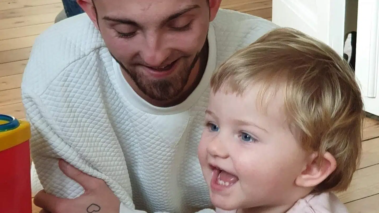 Melina og Jonas fotograferet sammen til samvær. (Privatfoto)