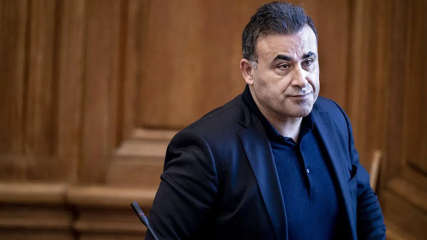 Det var en række beskyldninger mod Naser Khader, der fik Brian Mørk til at gå til tasterne i første omgang.