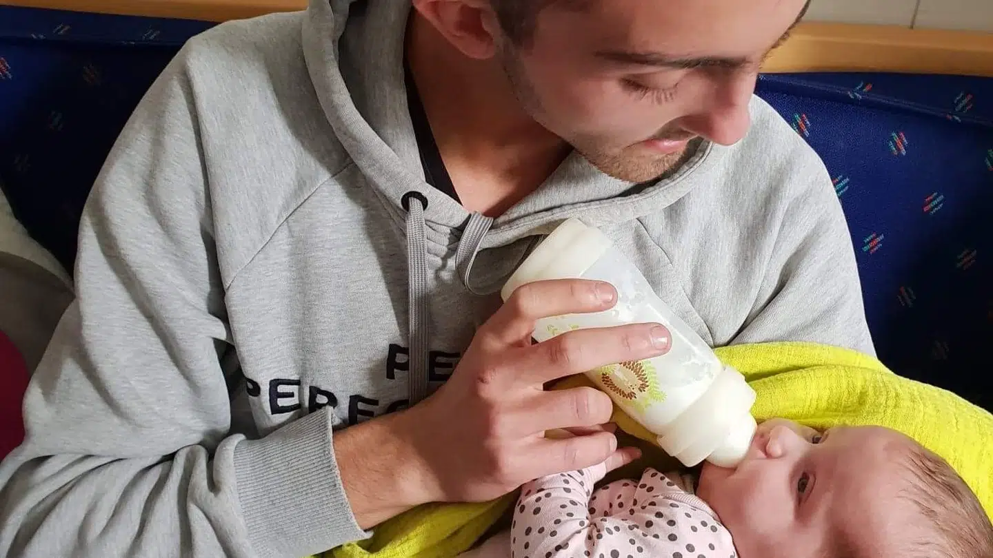 Efter Melina blev anbragt, vågnede Jonas længe hver morgen klokken fem. Her plejede Melina nemlig at vågne, fordi hun var sulten. »Først kunne jeg ikke forstå, hvorfor hun ikke havde sagt noget, men så kom jeg i tanke om, at hun ikke var hos os mere,« fortæller Jonas.